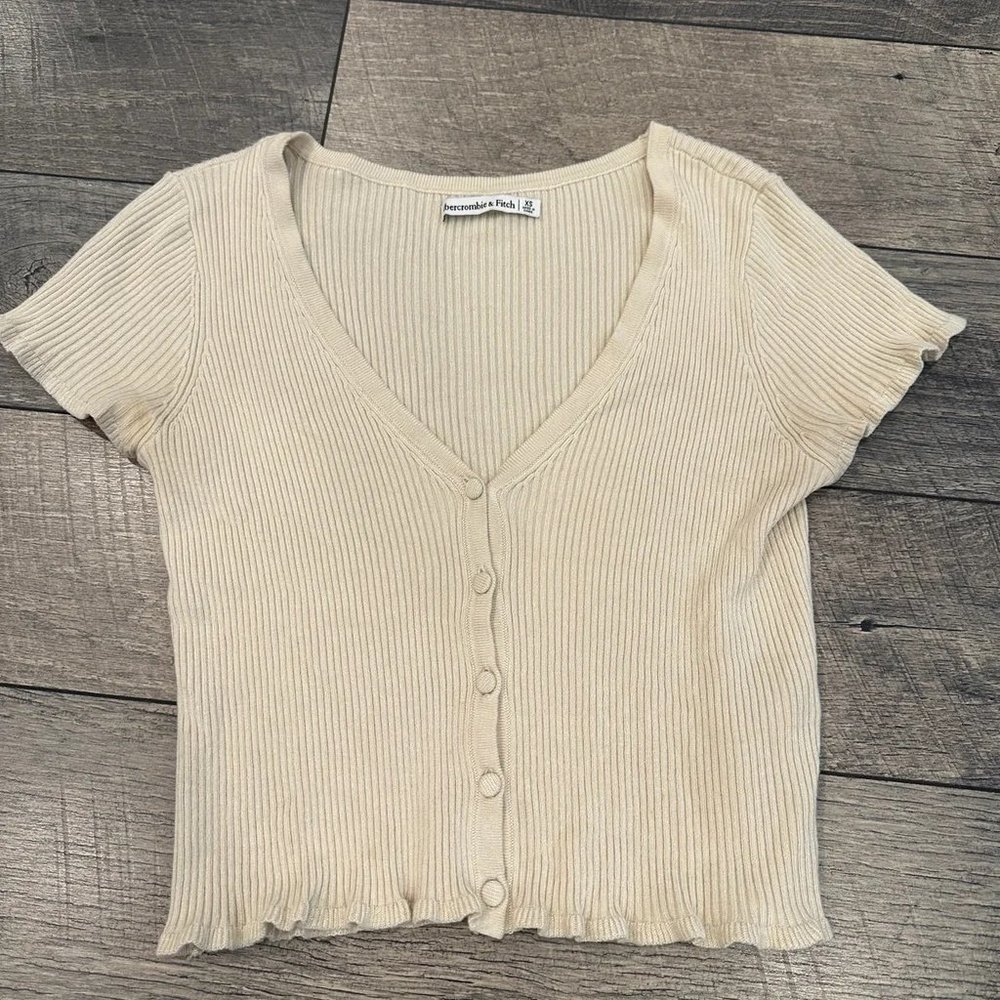 Cream V-neck knitted short sleeves